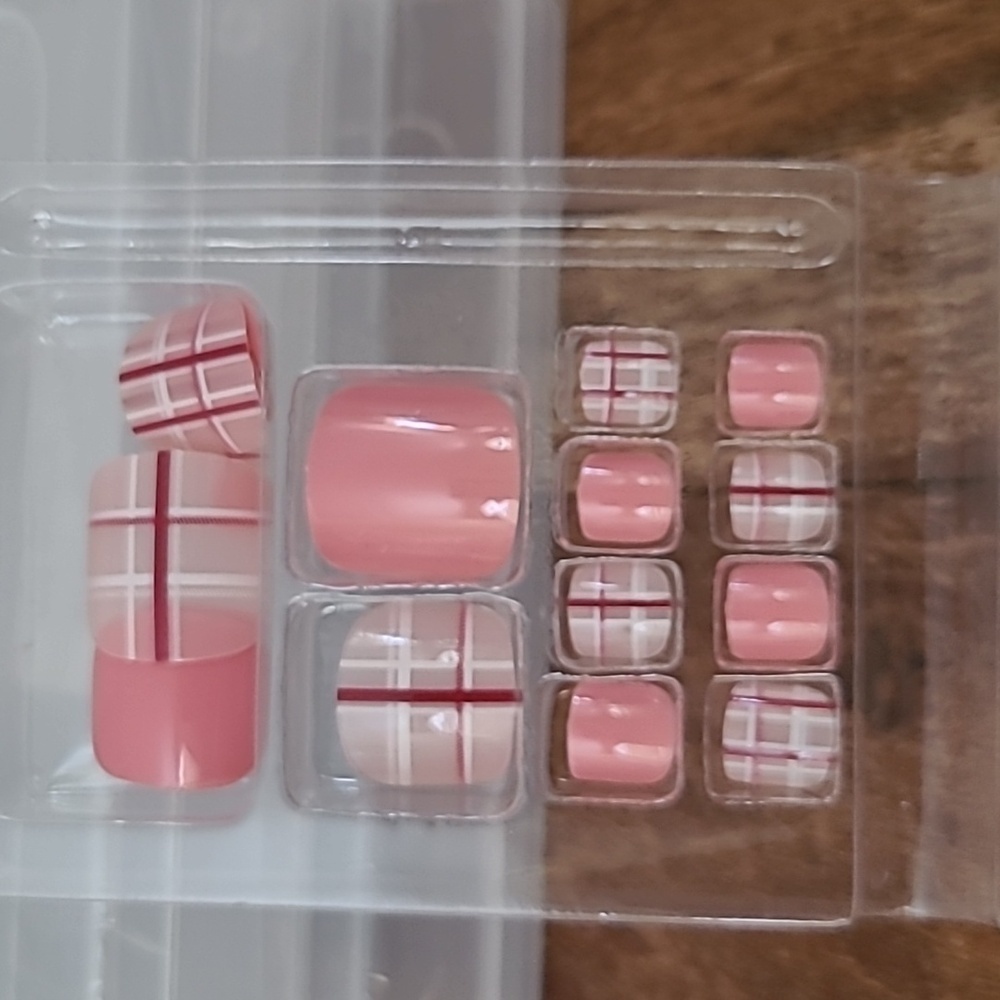2/$16 Pink Plaid Press on Toenails